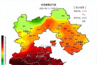 传奇安息！拜仁主场赛前众多球迷在安联球场外为贝肯鲍尔献花圈